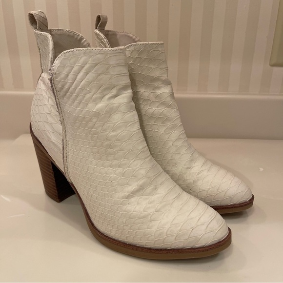Mia Barby Ivory Python Side Zip Ankle Bootie - Picture 6 of 16